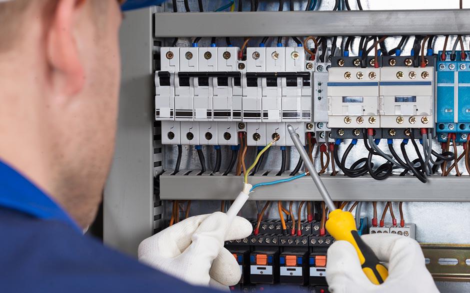 travail électricien Poissy