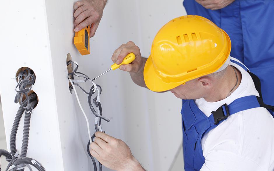 travail électricien Poissy
