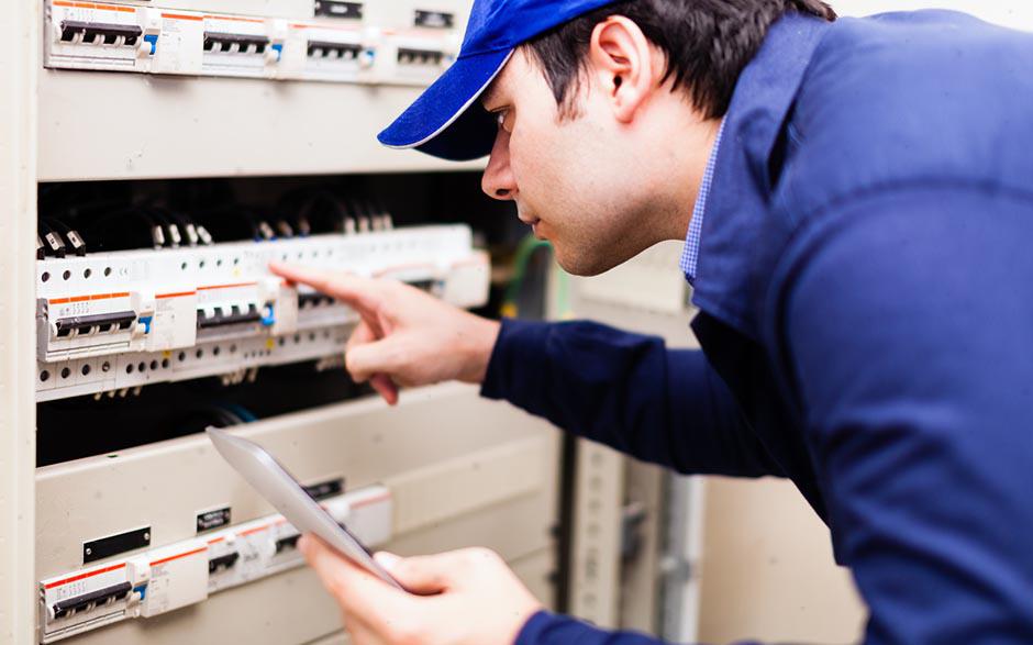 travail électricien Poissy